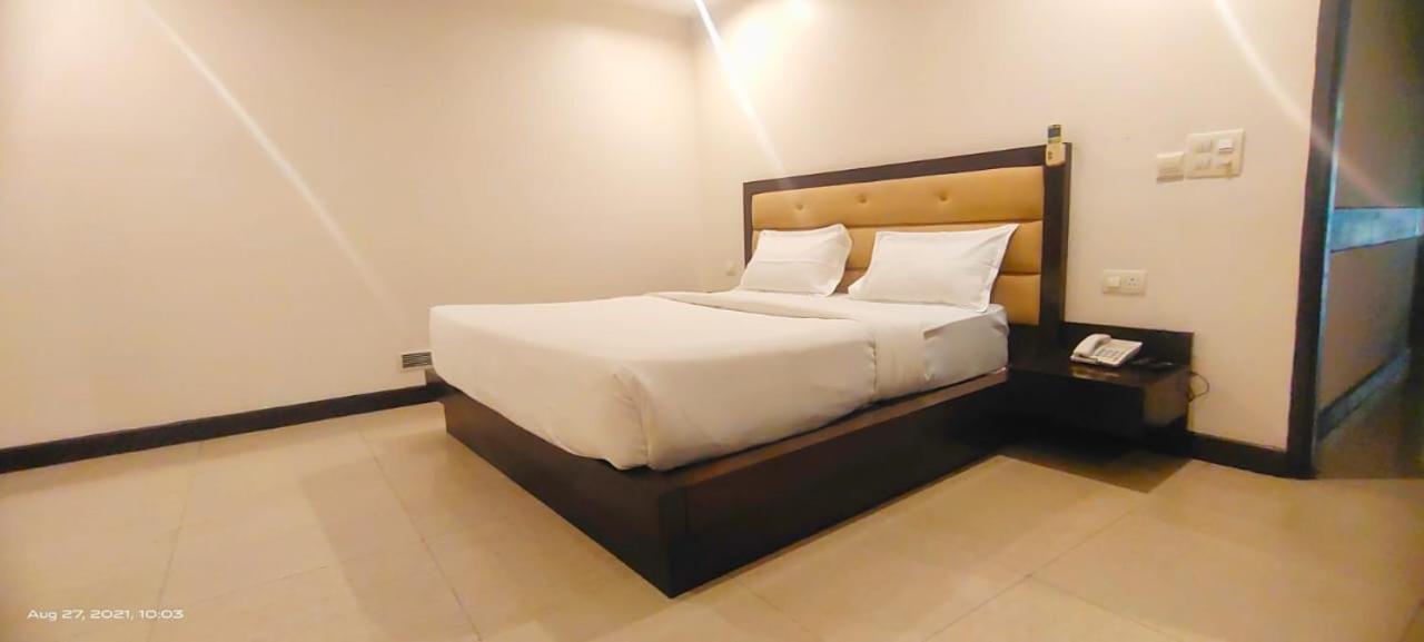 Zenith Hotel - Delhi Airport Neu-Delhi Exterior foto